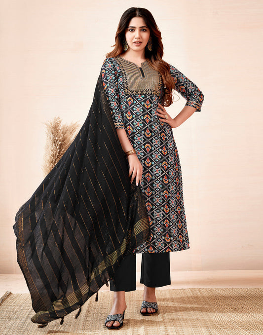 Black Geometric Print Kurta Set with Embroidered Yoke