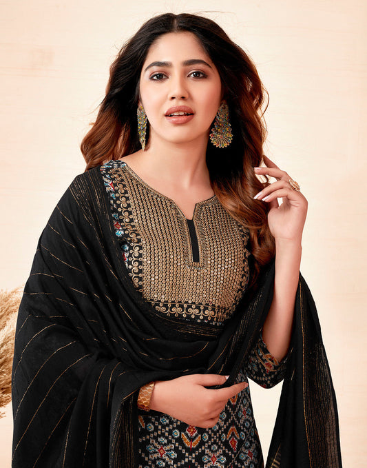 Black Geometric Print Kurta Set with Embroidered Yoke
